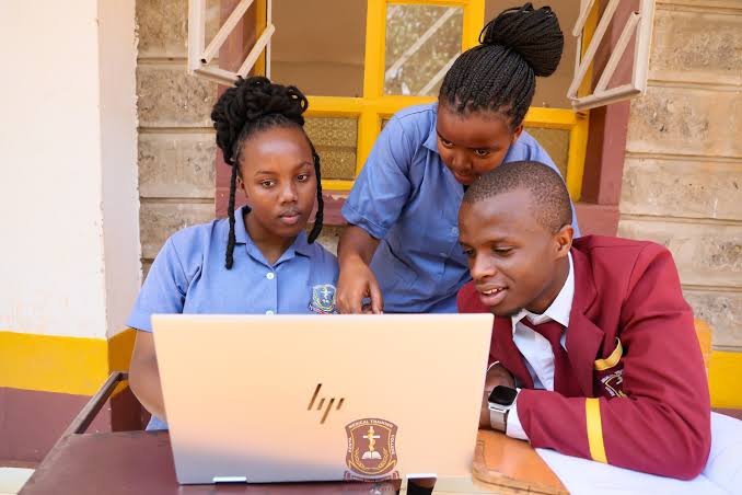 KMTC students doing online research